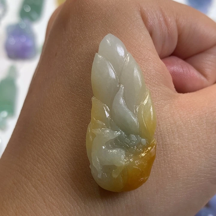 定制翡翠未镶嵌九尾狐