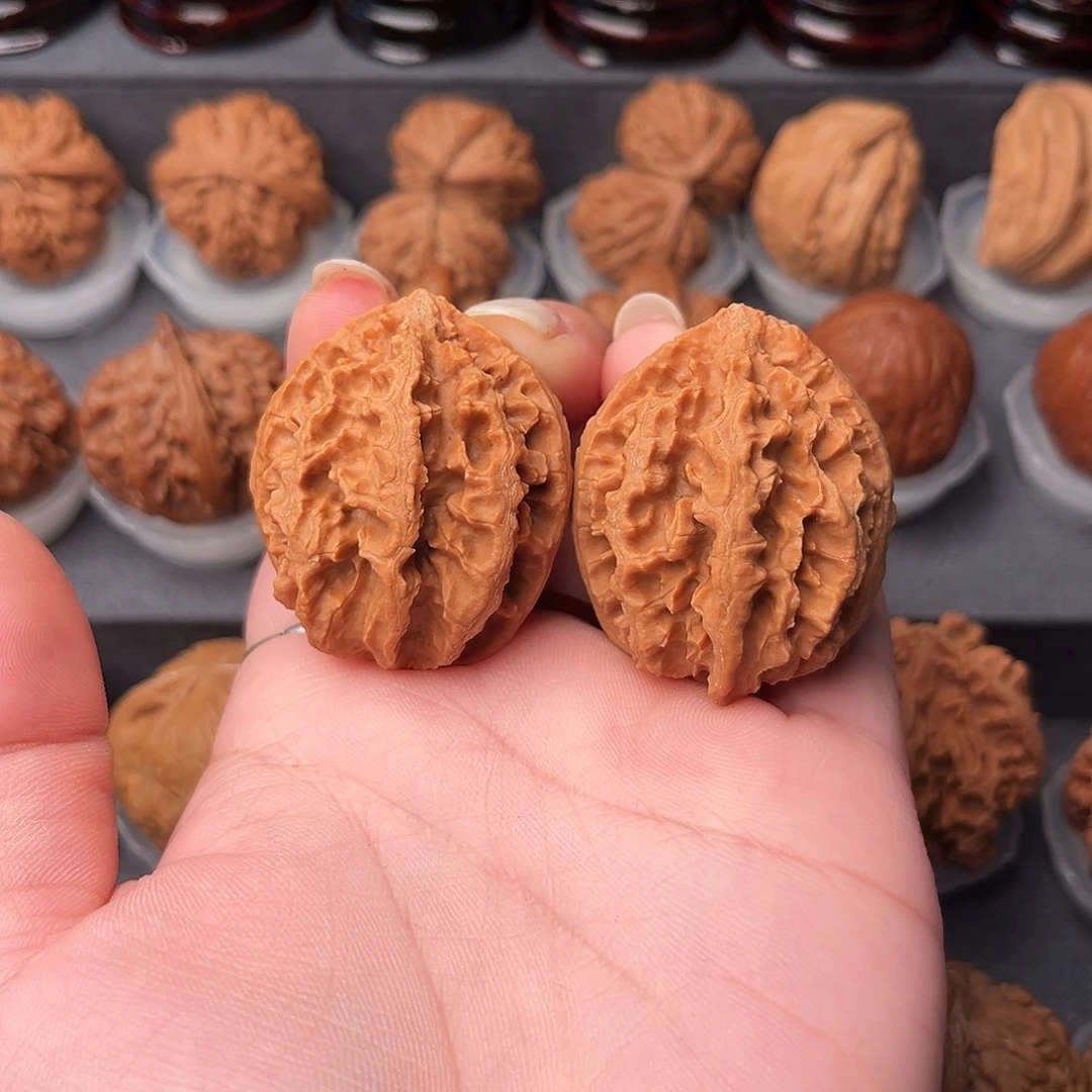 辉***郎文玩核桃把件手捻L