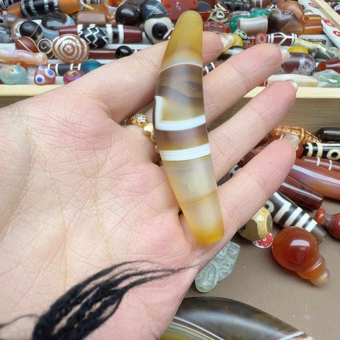 茹***妍玛瑙/玉髓未镶嵌珠宝半成品