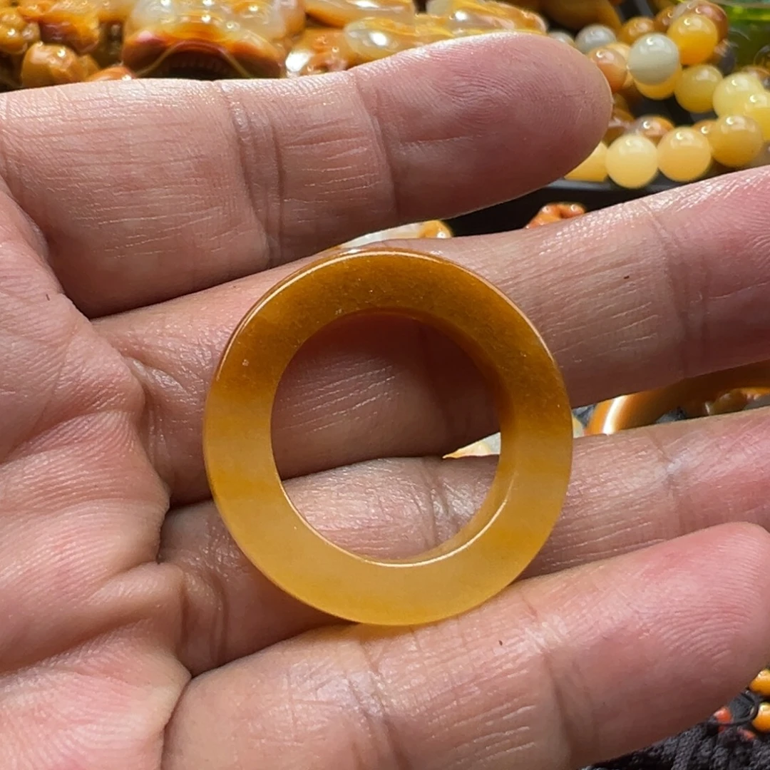 颈饰未镶嵌石英质玉