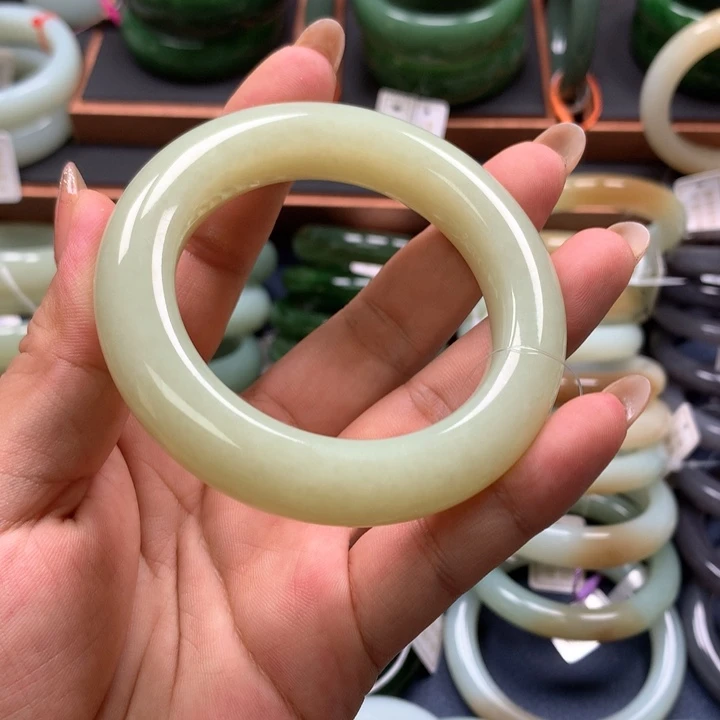 【闪购商品】未镶嵌手镯和田玉