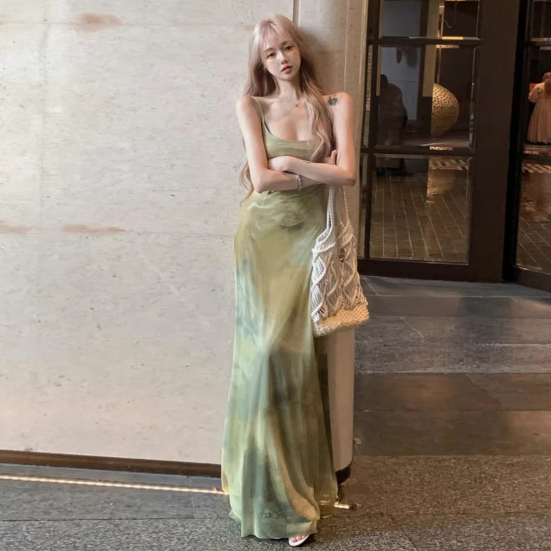 今年流行爆款绿色吊带连衣裙子女2025夏季新款黑色掐腰收小黑裙子