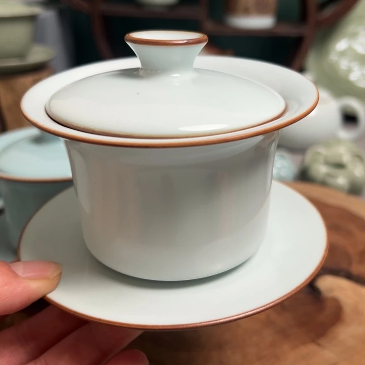 杯月白釉三才盖碗微瑕