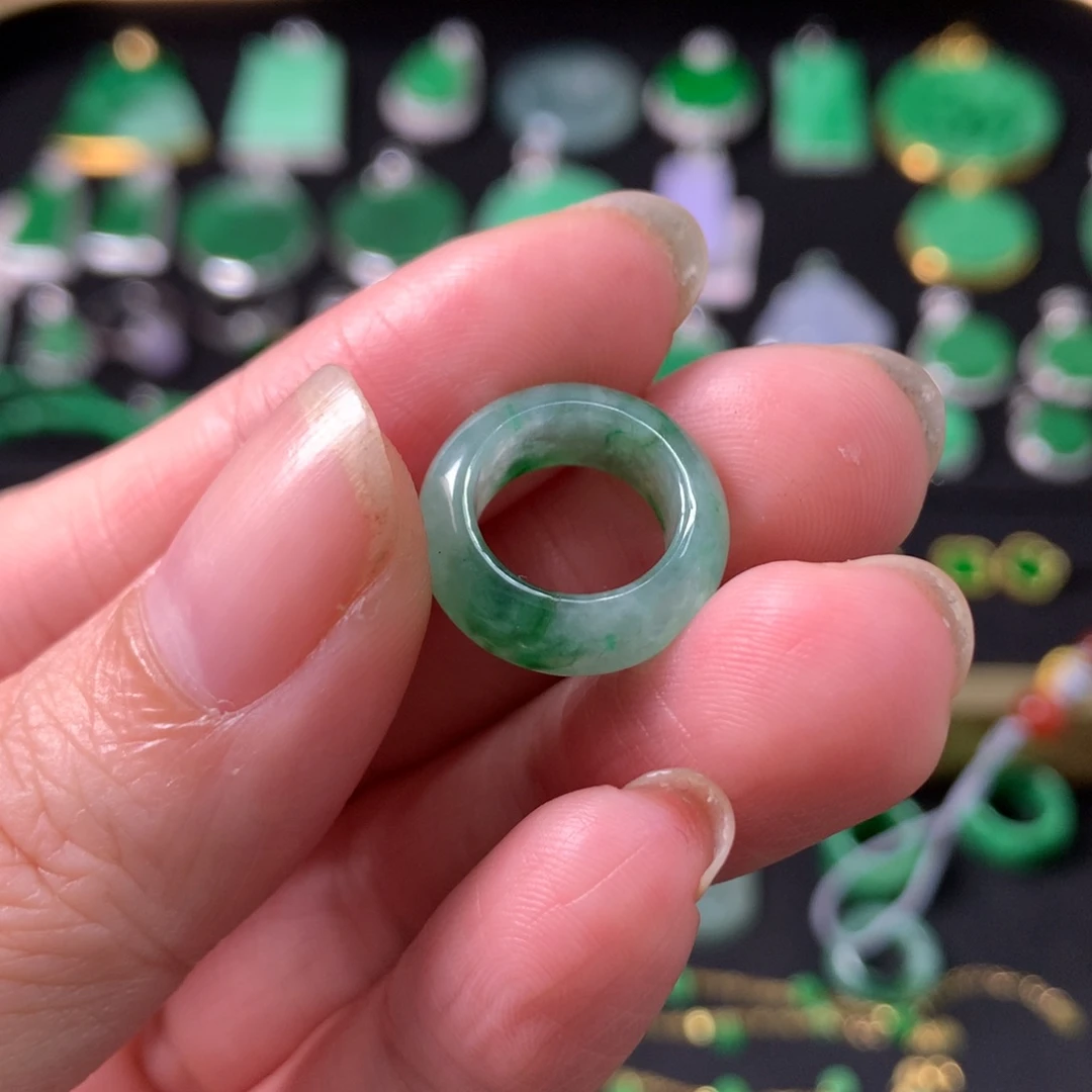 翡翠未镶嵌吊坠(不含链)有纹裂