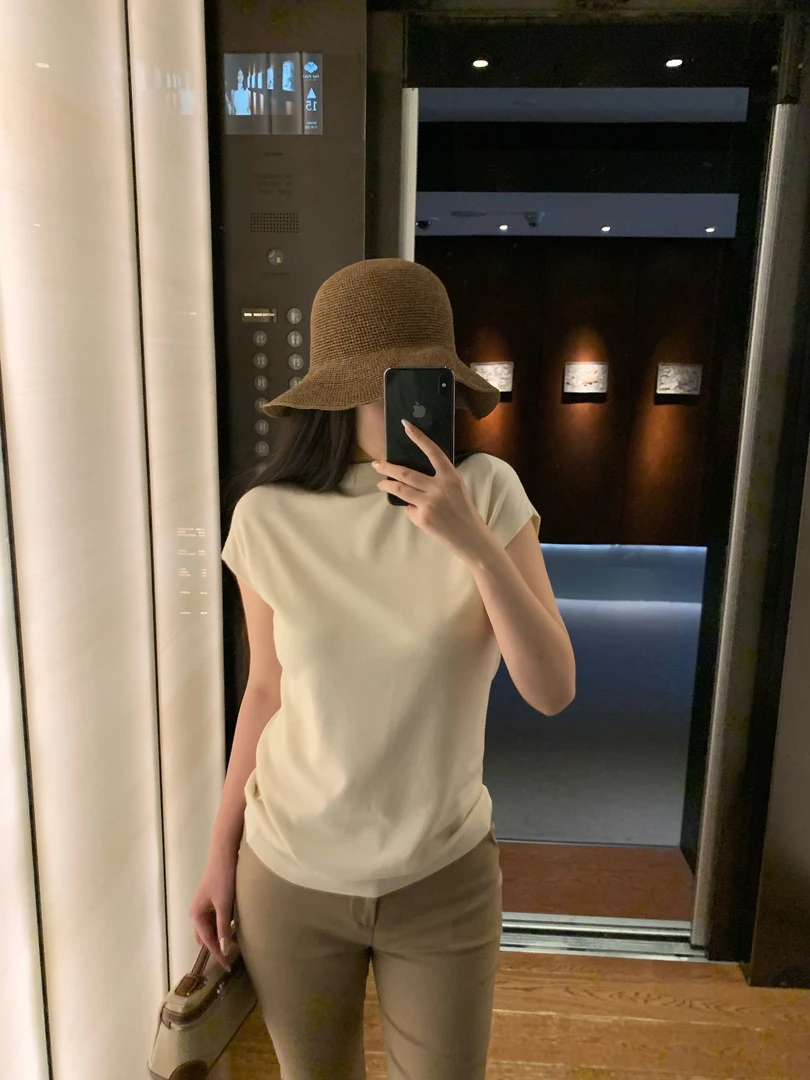 老钱风半高领简约显瘦高级感打底质感纯色针织衫