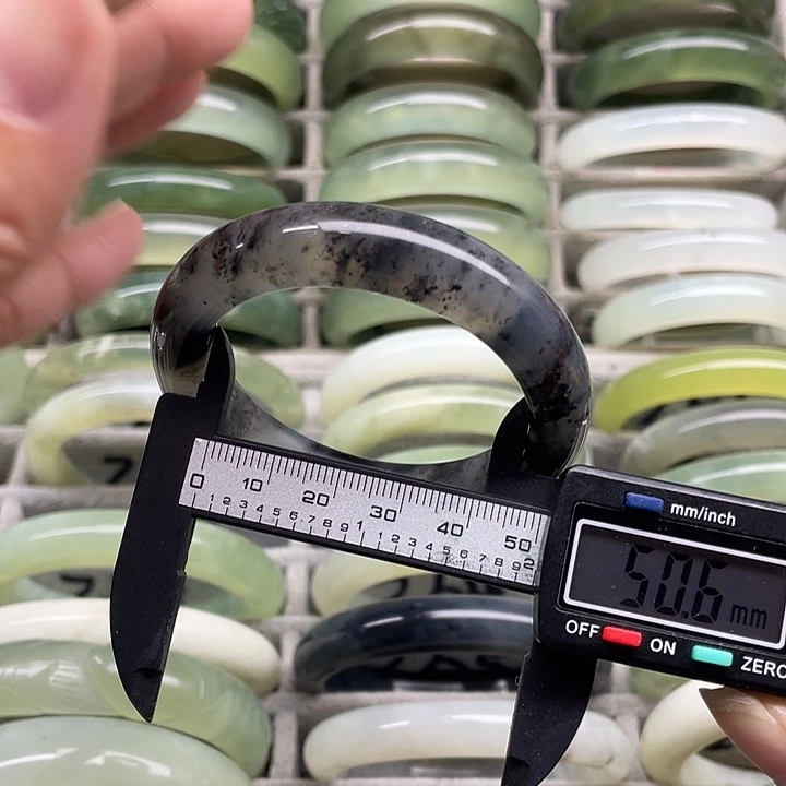 蛇纹石玉未镶嵌手镯253