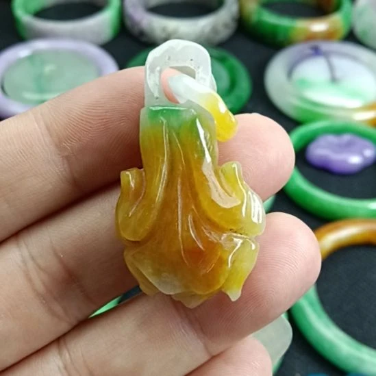 翡翠未镶嵌挂件翡翠