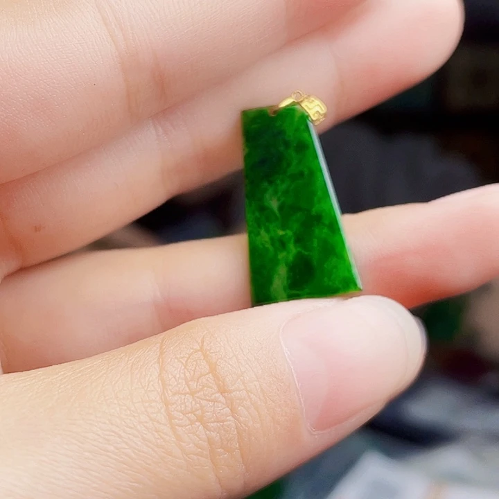 翡翠18K金镶嵌颈饰多样性