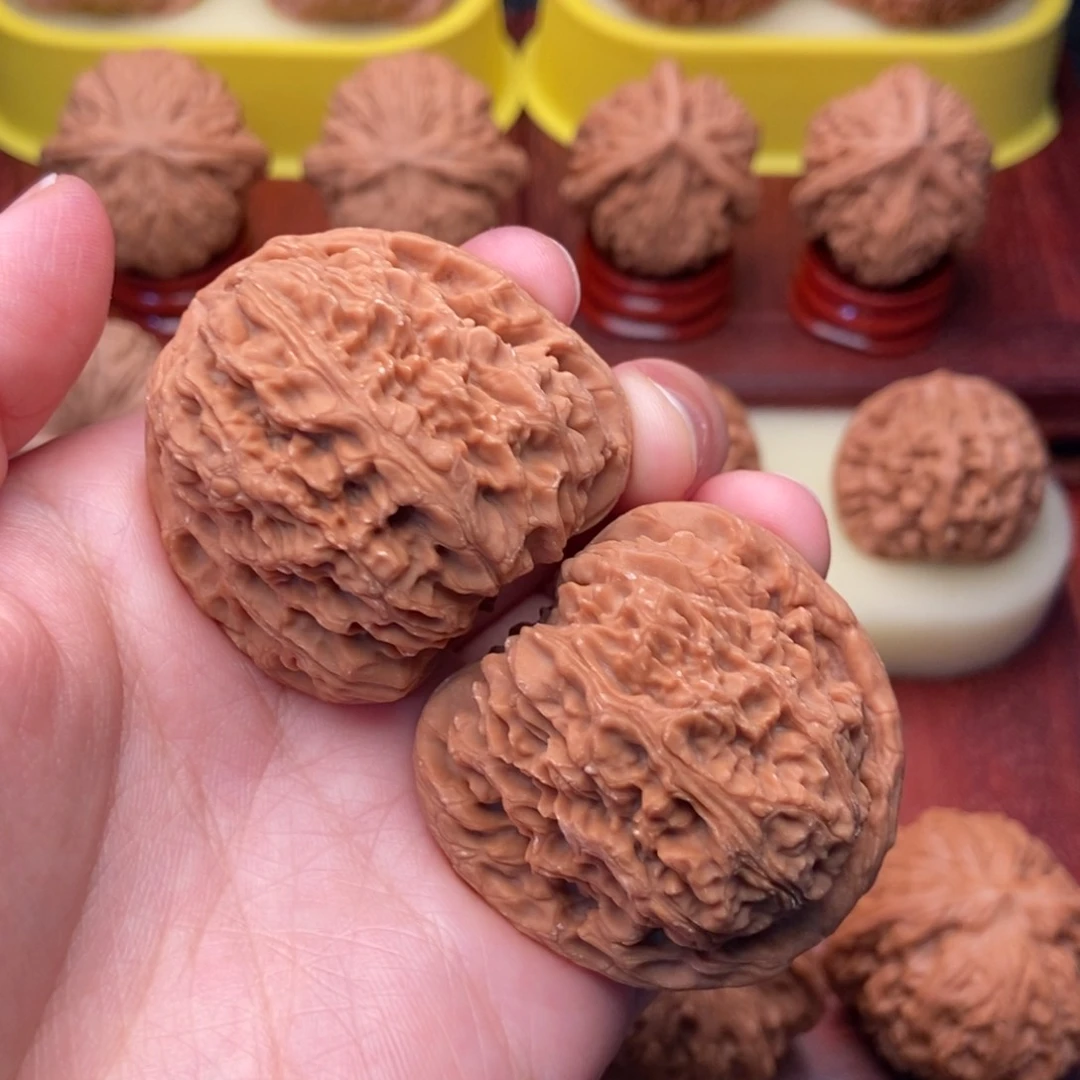 把件文玩核桃41➕老树红皮逐鹿南疆石