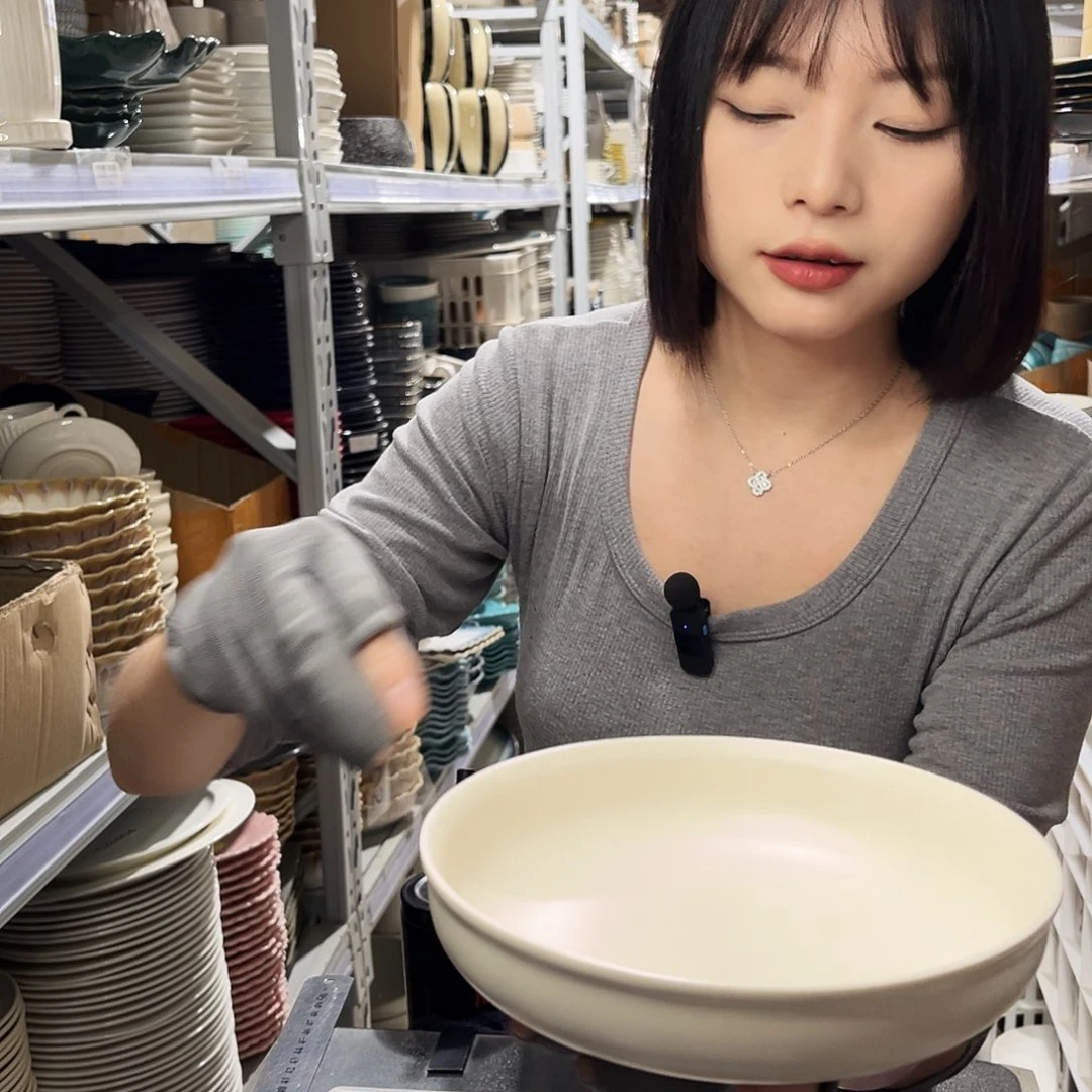 瓷片302。          两个