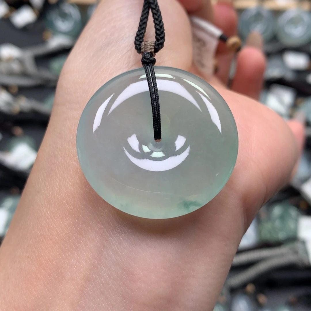 翡翠颈饰未镶嵌扣子