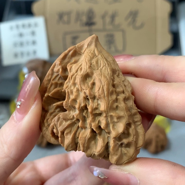 保***馆文玩核桃吊坠异形单只，有瑕疵