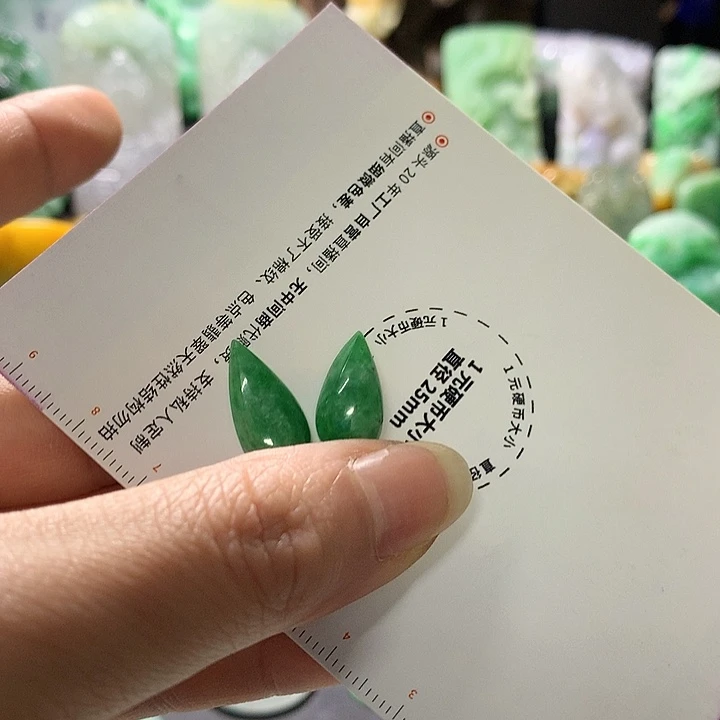 翡翠未镶嵌颈饰挂件