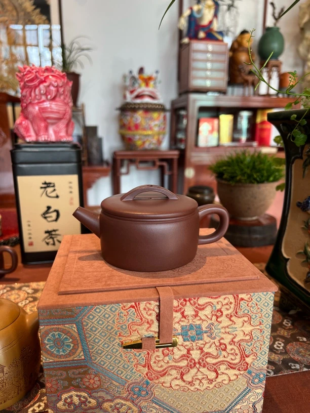 (汉瓦壶)黄龙山底槽清.160c.汉瓦紫砂壶