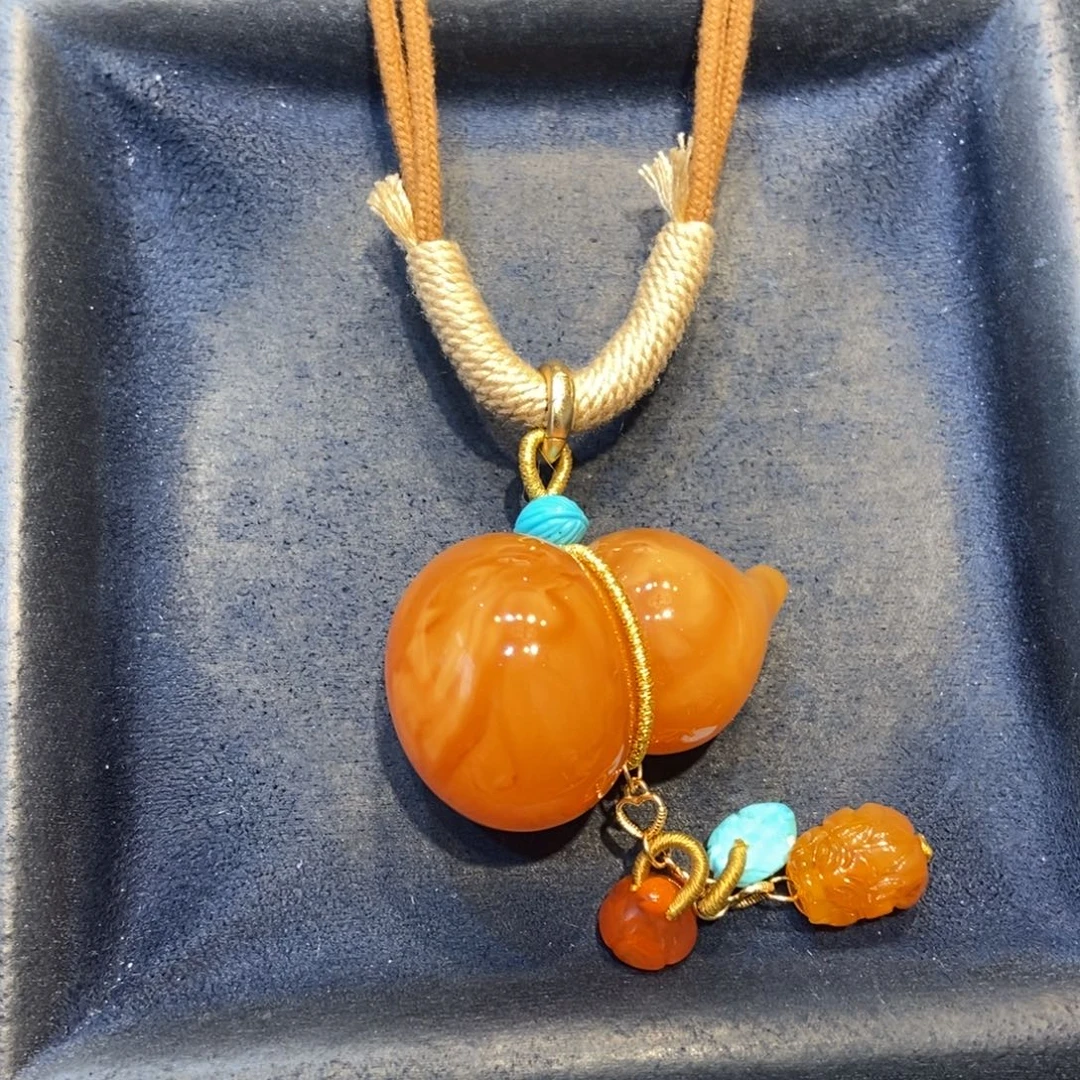 琥珀未镶嵌颈饰蜜蜡