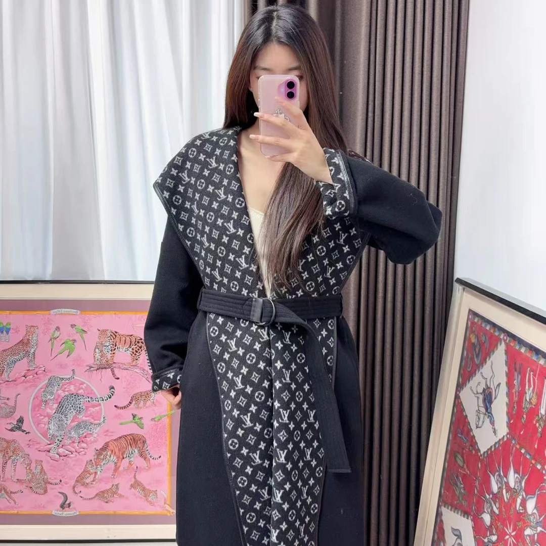 95新 LouisVuitton/路易威登 麦殿/白老花满印浴袍/251201WRR5K01