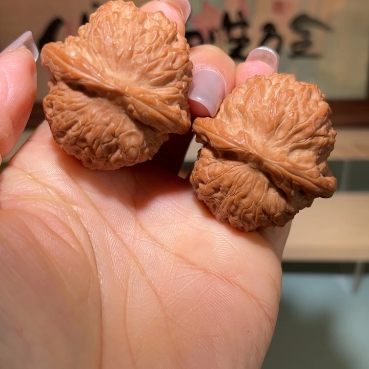 文玩核桃吊坠血麒麟