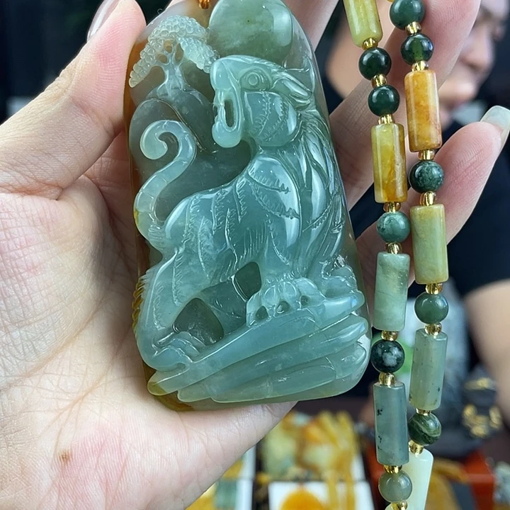未镶嵌蛇纹石玉颈饰