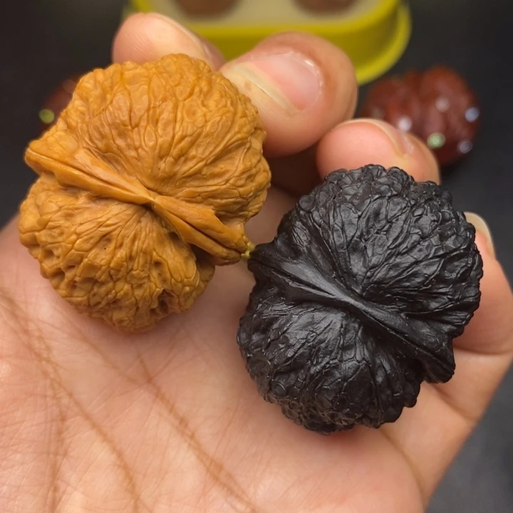 文玩核桃吊坠38尺铁狮子