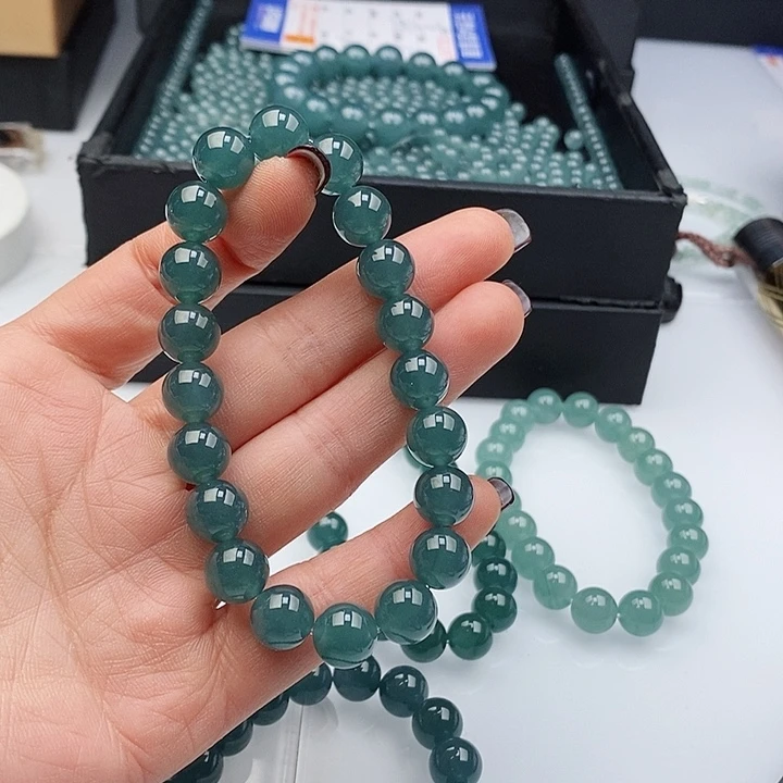 翡翠手链未镶嵌知***?