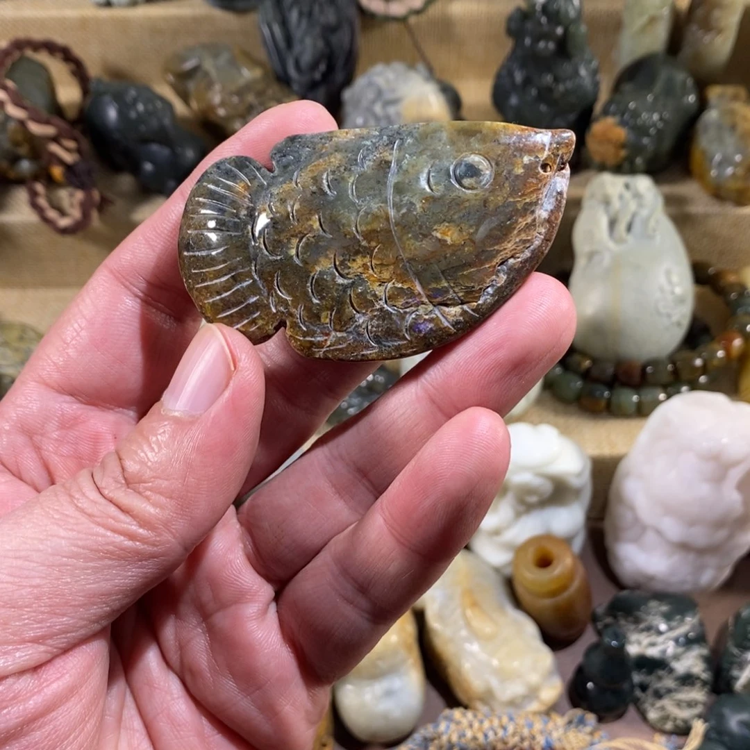 透闪石质玉未镶嵌把件