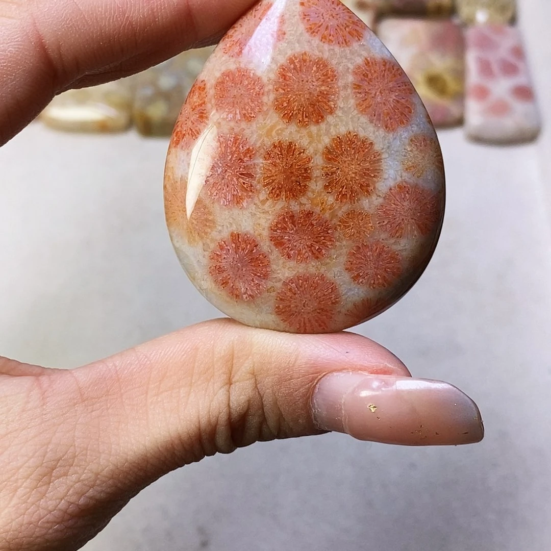 合金颈饰硅化玉凡*