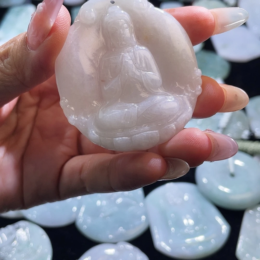 翡翠未镶嵌颈饰大日