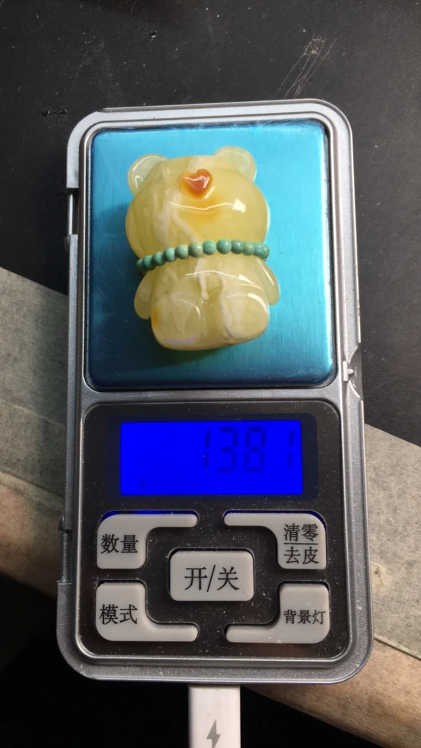 天然白花蜡小熊吊坠