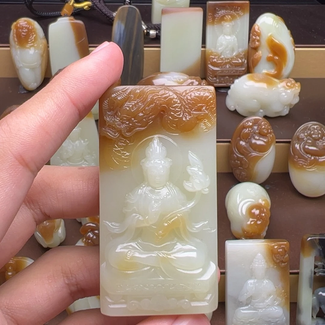 一***净和田玉（糖玉）未镶嵌颈饰