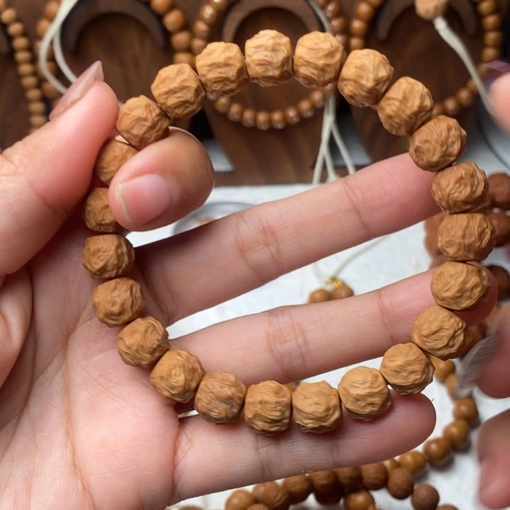 吊坠猴头核桃龙蛇之变，10+二等品，反油。