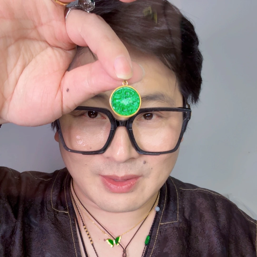 颈饰未镶嵌翡翠一件