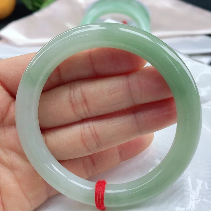 翡翠手镯（圆镯）未镶嵌58+满绿翡翠手镯