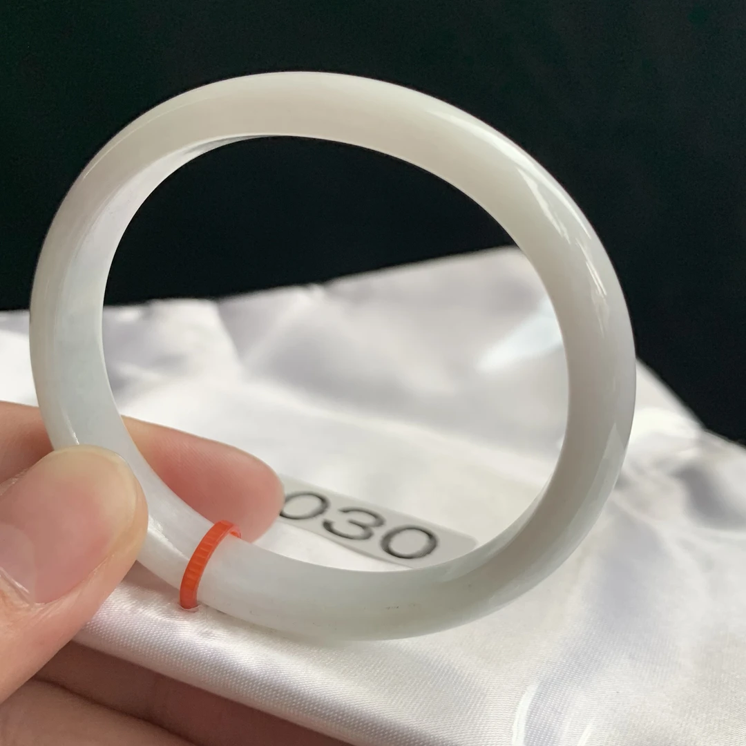 50圈佩戴53圈贵妃手镯2030有纹扣53.4-47.1-9.5-5.6浅绿翡翠手镯