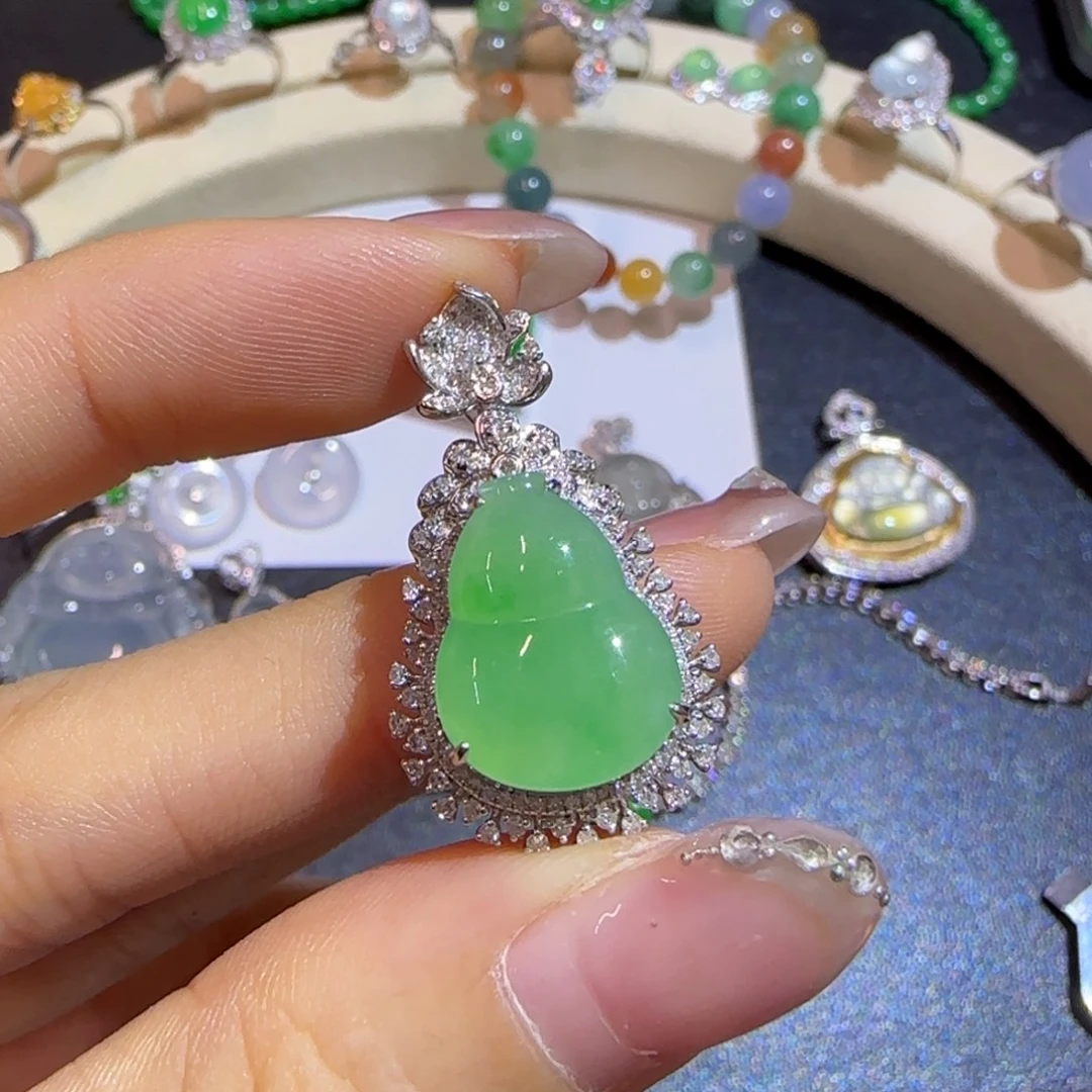 翡翠18K金镶嵌颈饰精品