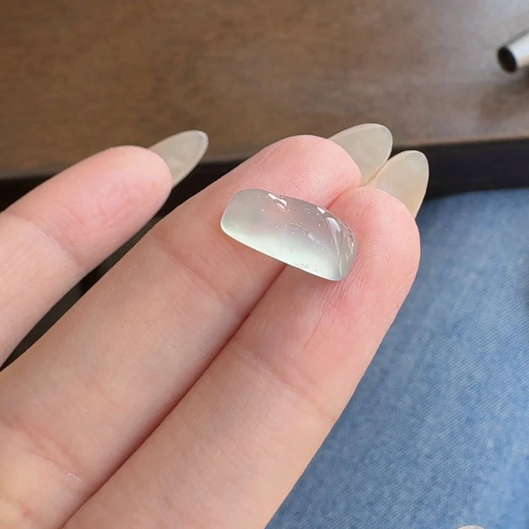 翡翠颈饰未镶嵌冰山蛋面