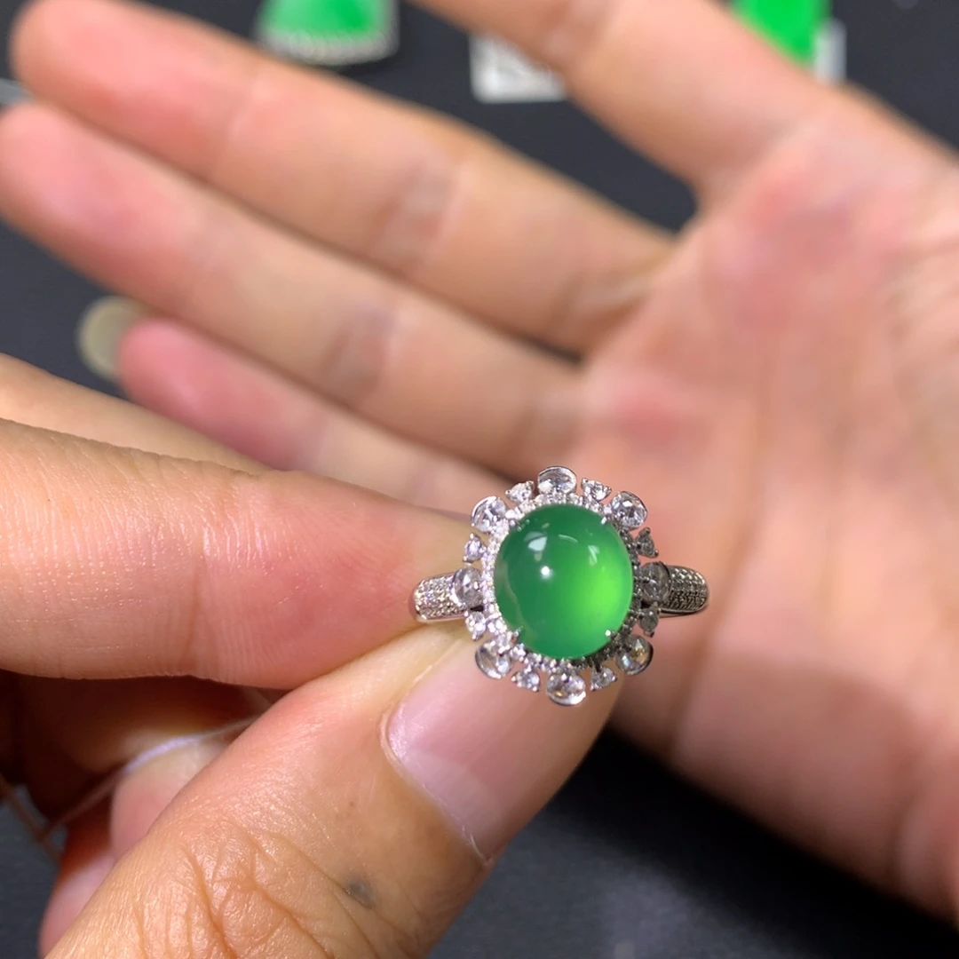 翡翠戒指18K金镶嵌翡翠