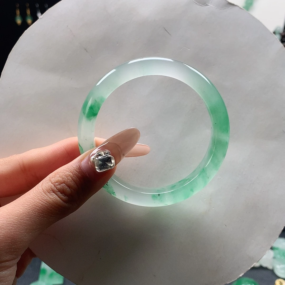 石英质玉手镯未镶嵌