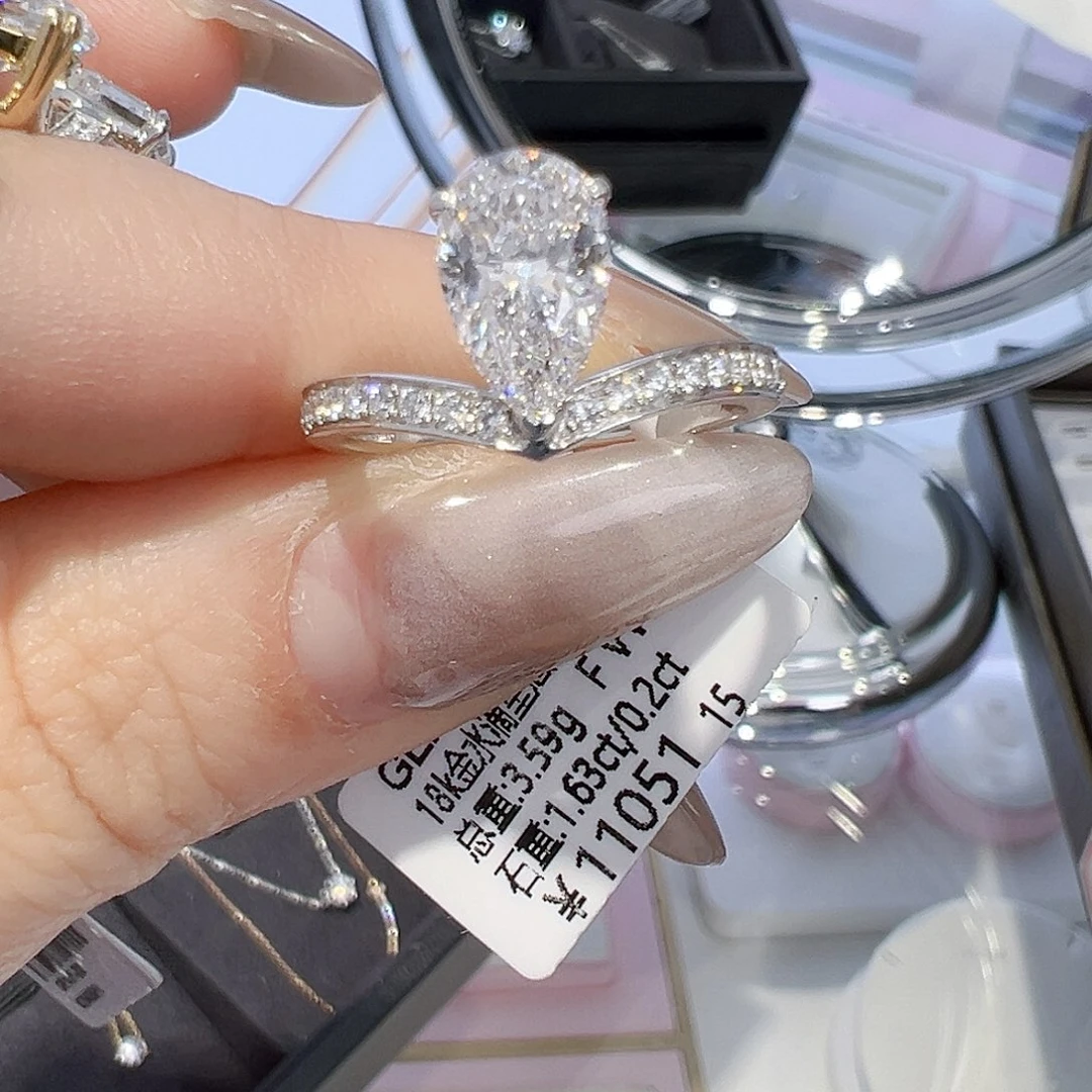 实验室培育钻石18K金镶嵌