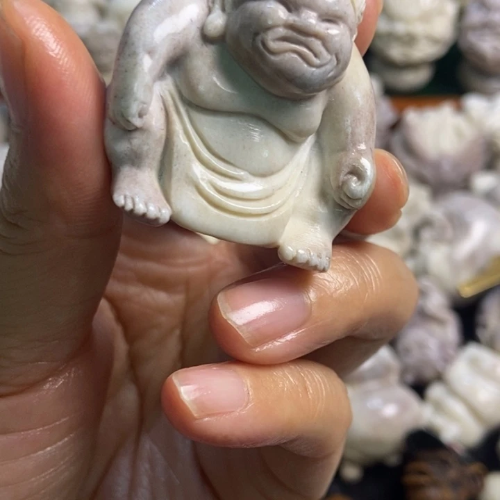 配饰鹿角雕刻一个出