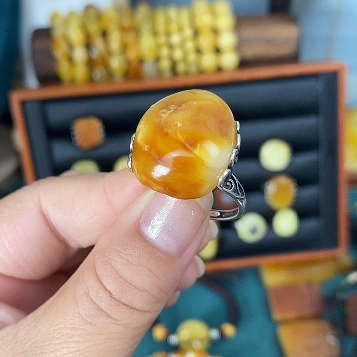 静***水未镶嵌蜜蜡裸石戒指