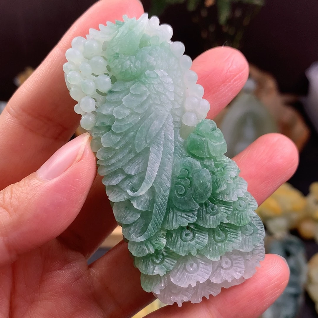 定制翡翠未镶嵌孔雀