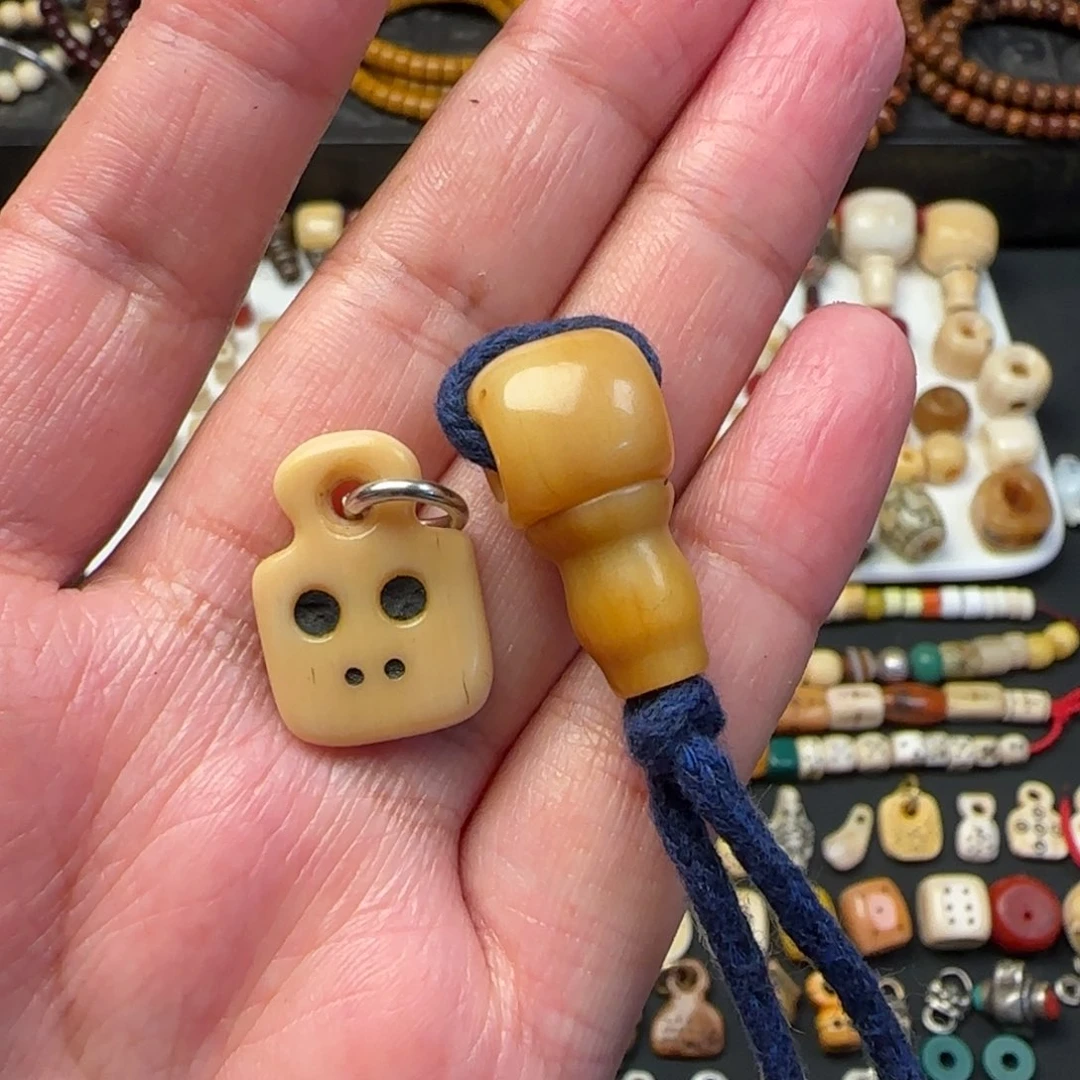 树脂制品吴*林念珠配饰