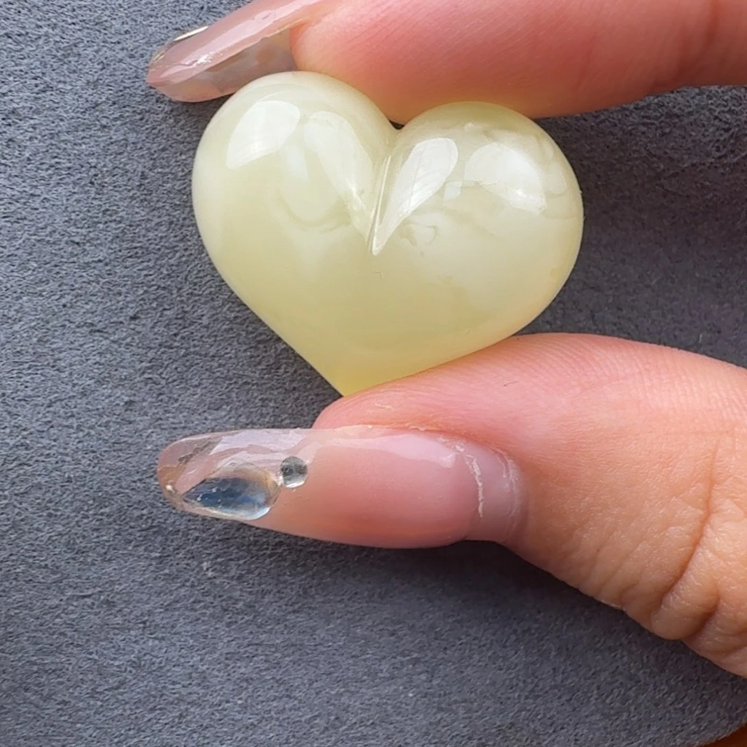 未镶嵌琥珀裸石4克