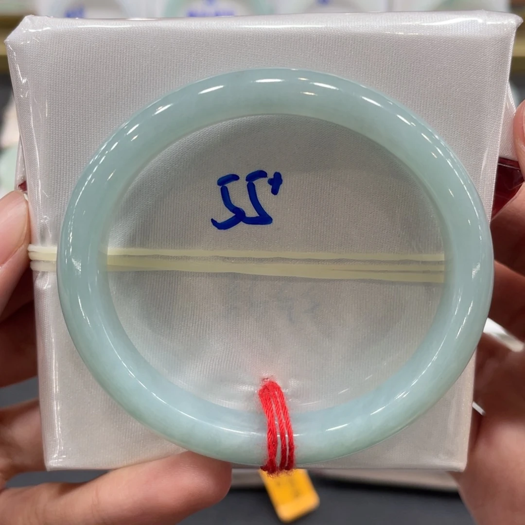 翡翠手镯未镶嵌翡翠手镯