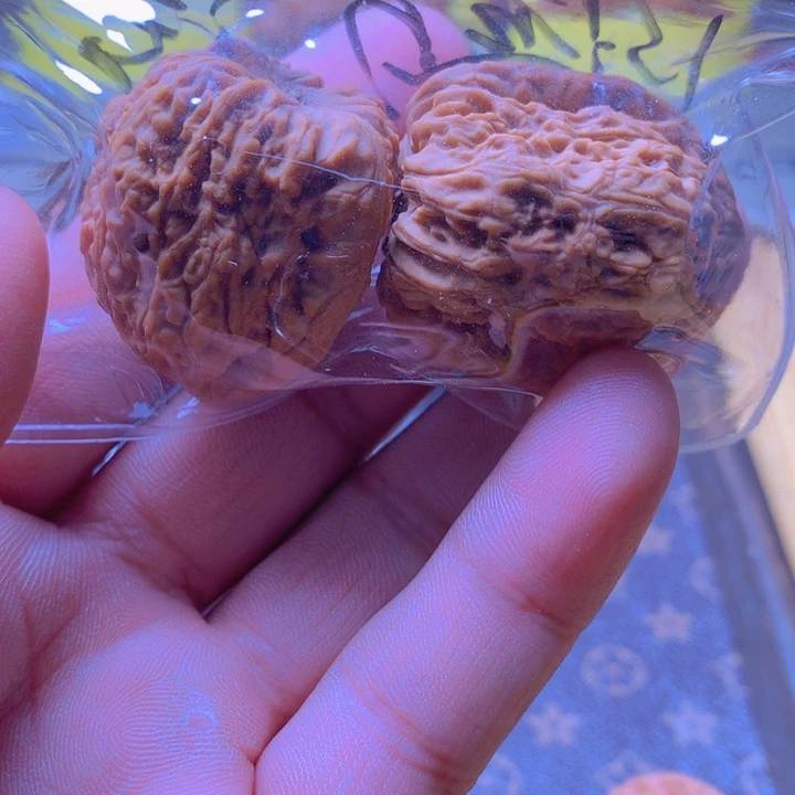 桃核把件大***?南疆石好看