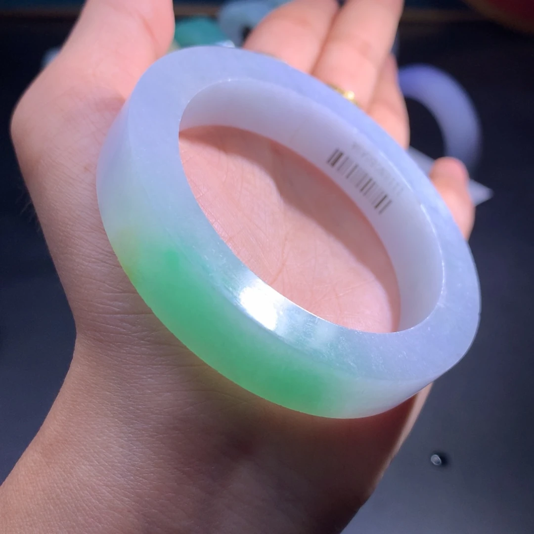 未镶嵌翡翠手镯定制翡翠