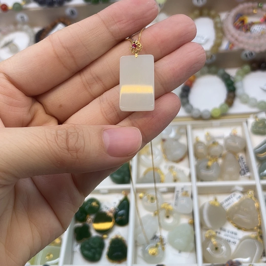 和田玉18K金镶嵌吊坠(赠链)