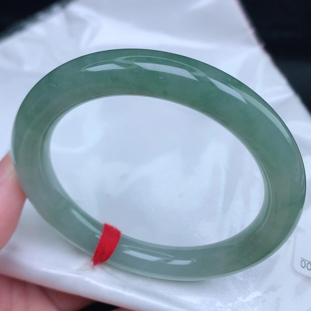 未镶嵌手镯（圆镯）翡翠天然