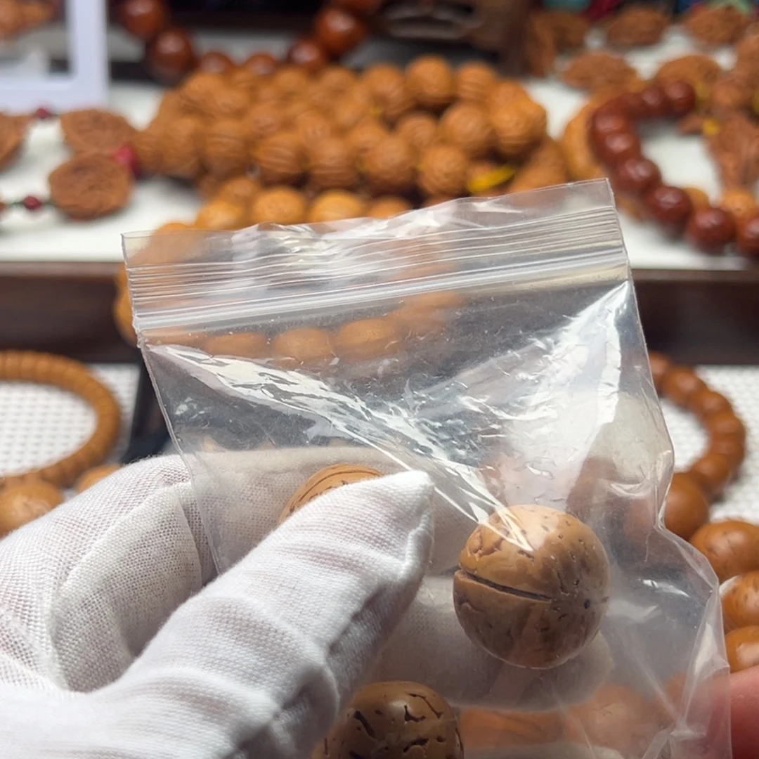 虎***鲸桃木桃核光珠工艺品