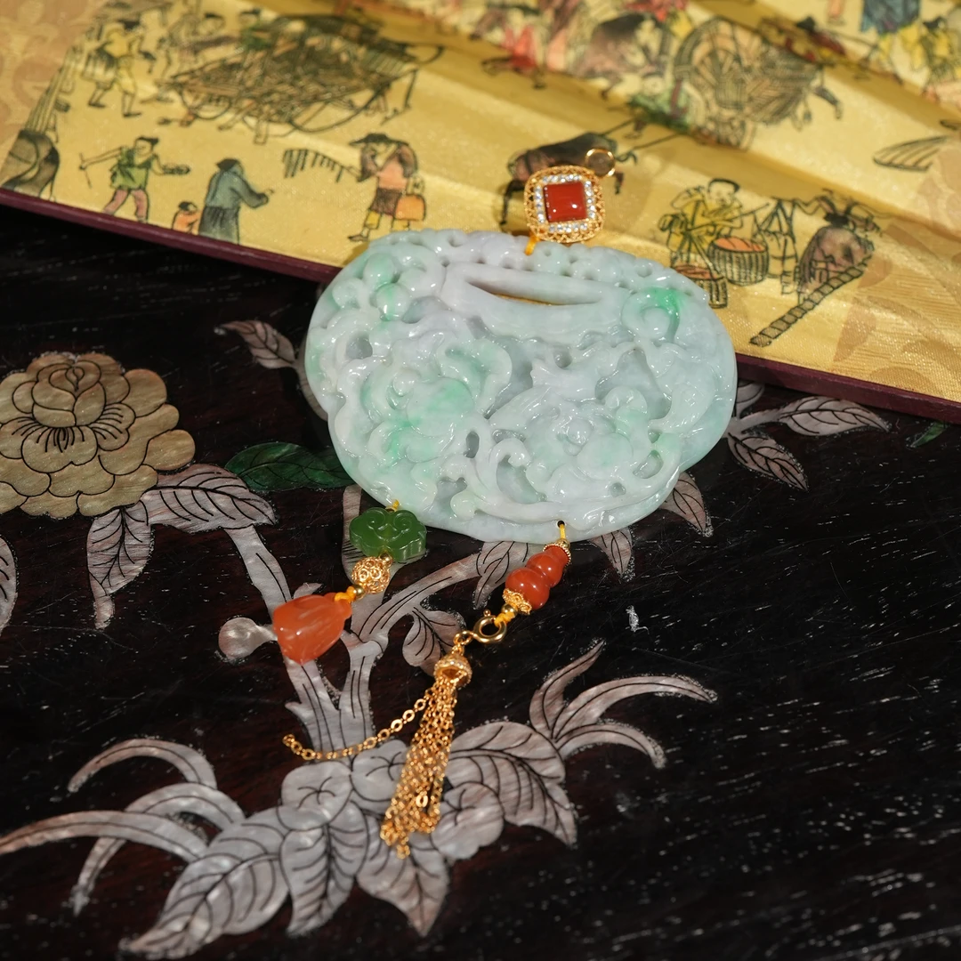 3.7香港王老板-翡翠吊坠6y218